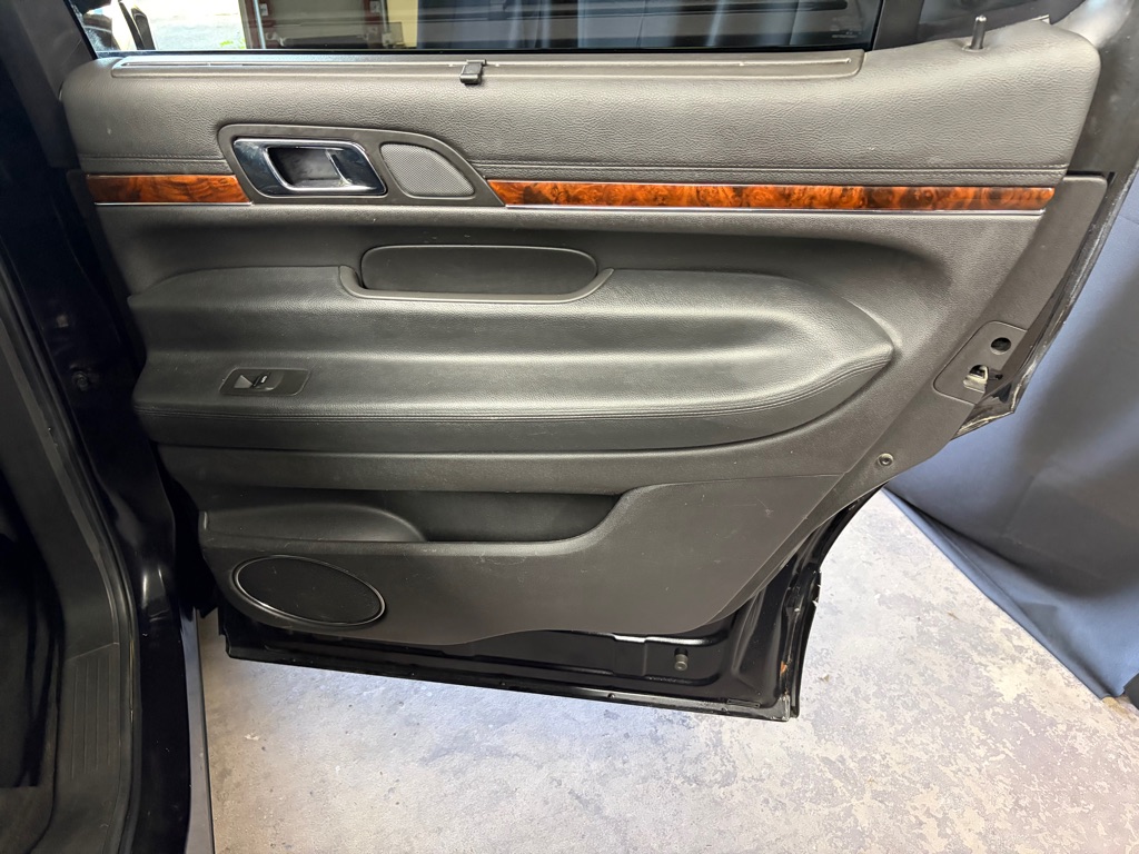 Photo 22 of this LINCOLN MKT