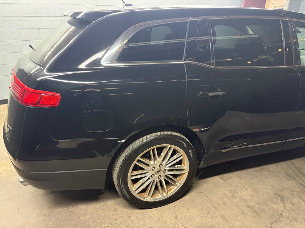 Photo 8 of this LINCOLN MKT