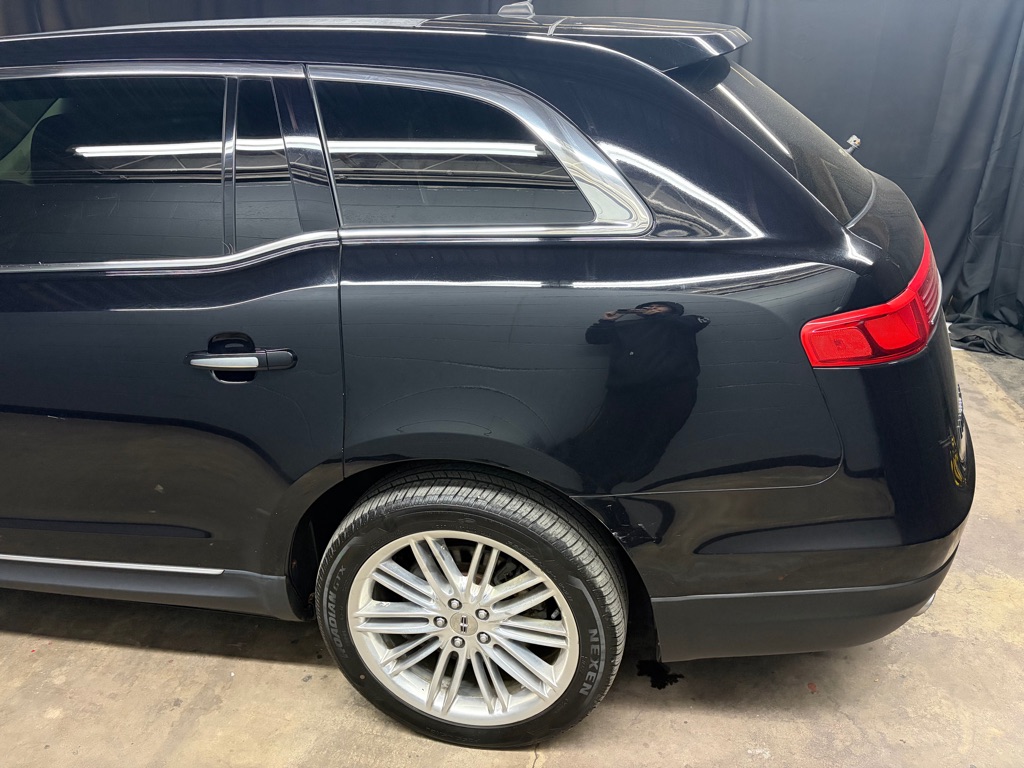 Photo 5 of this LINCOLN MKT