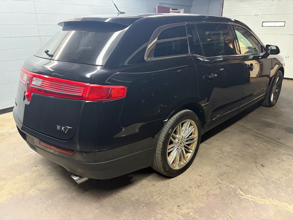 Photo 7 of this LINCOLN MKT
