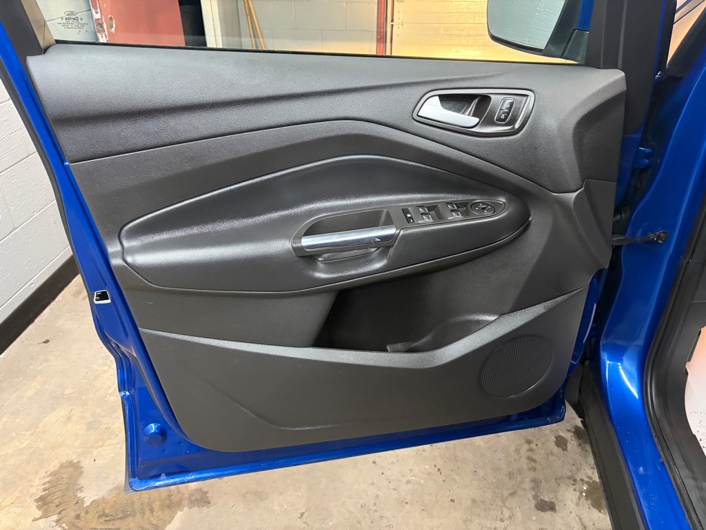 Photo 15 of this FORD ESCAPE