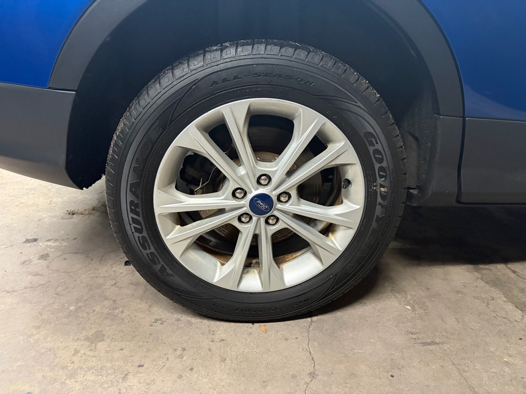 Photo 10 of this FORD ESCAPE
