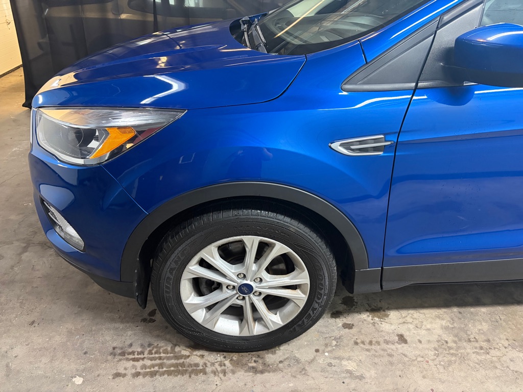 Photo 2 of this FORD ESCAPE
