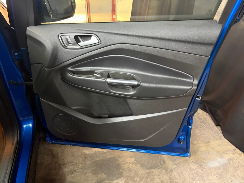 Photo 30 of this FORD ESCAPE
