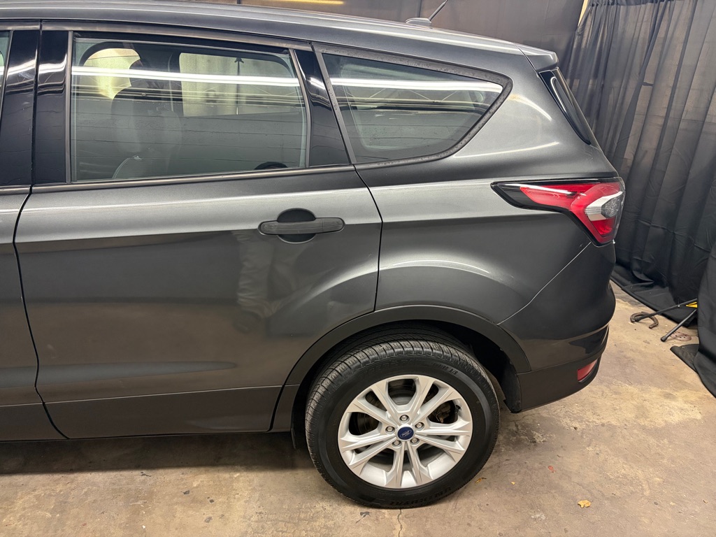Photo 5 of this FORD ESCAPE