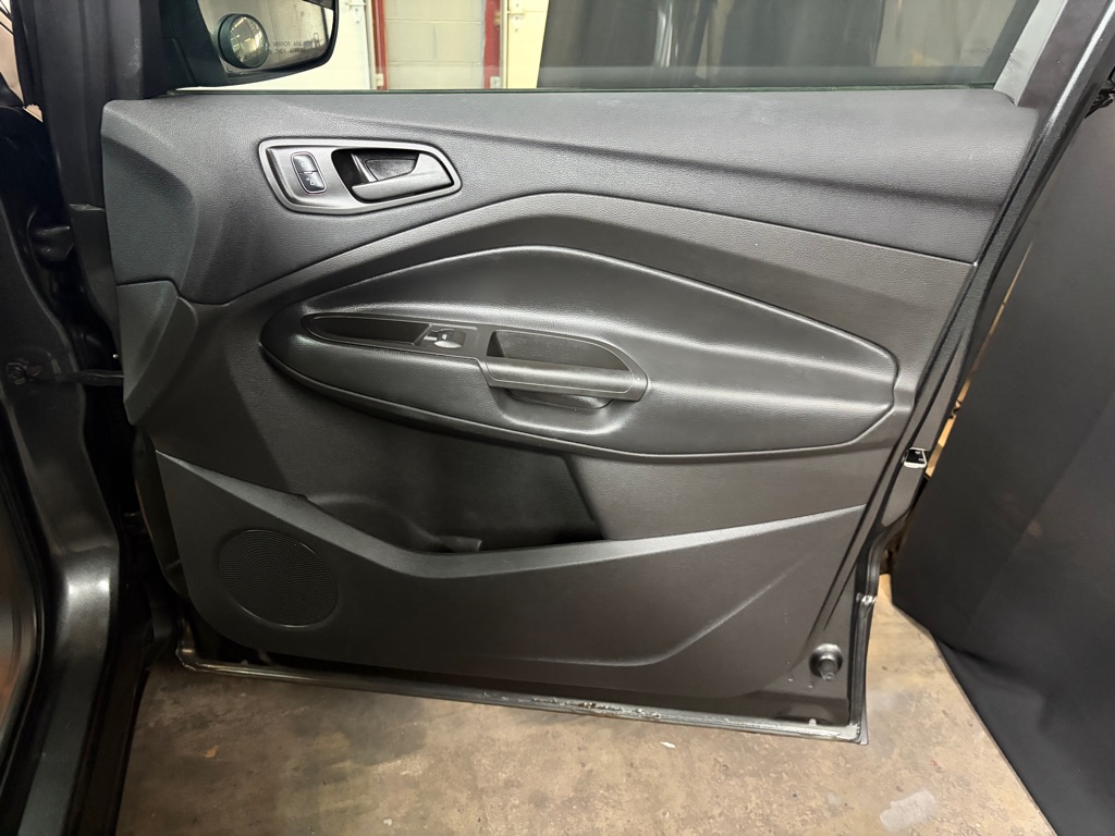 Photo 21 of this FORD ESCAPE