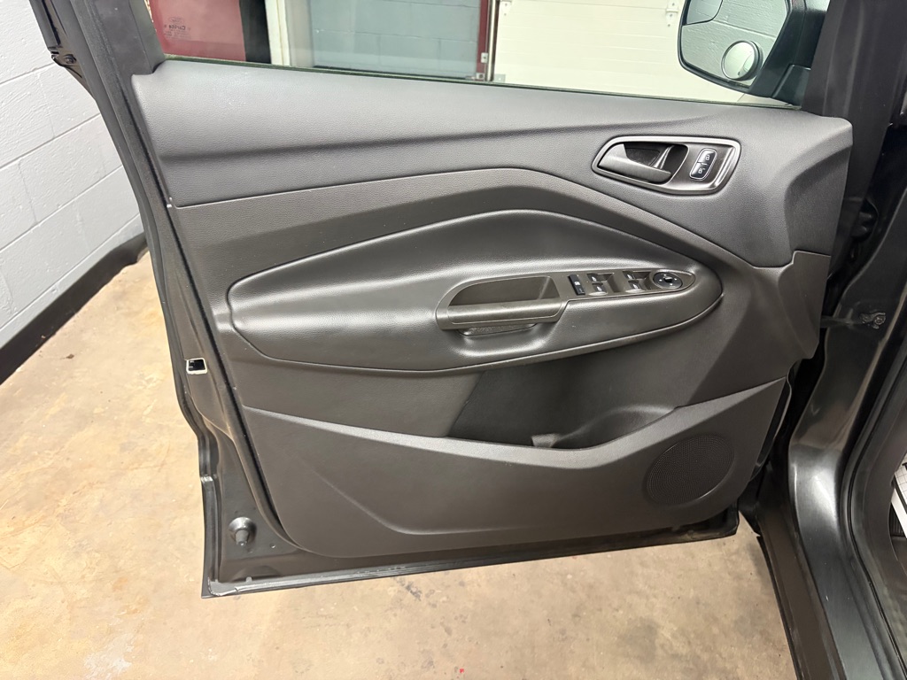 Photo 10 of this FORD ESCAPE