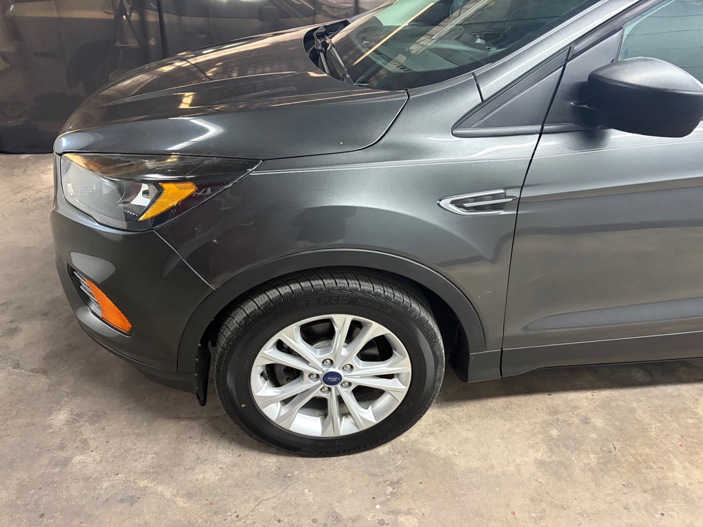 Photo 2 of this FORD ESCAPE