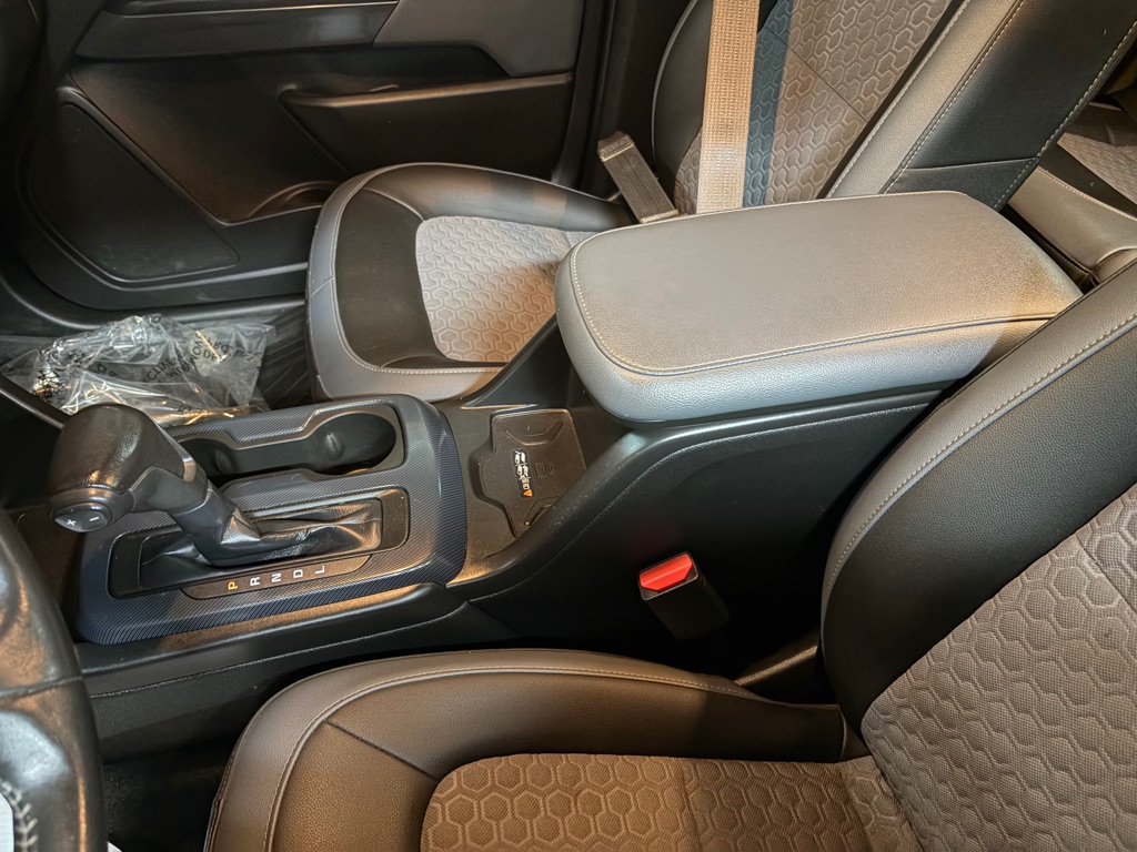 Photo 18 of this CHEVROLET COLORADO