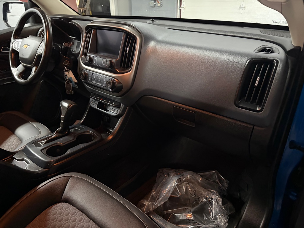 Photo 22 of this CHEVROLET COLORADO