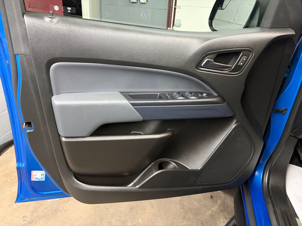 Photo 12 of this CHEVROLET COLORADO