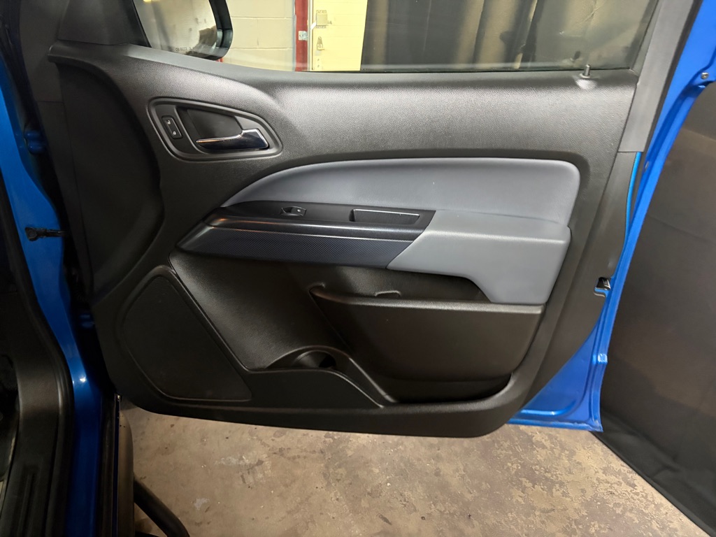 Photo 21 of this CHEVROLET COLORADO