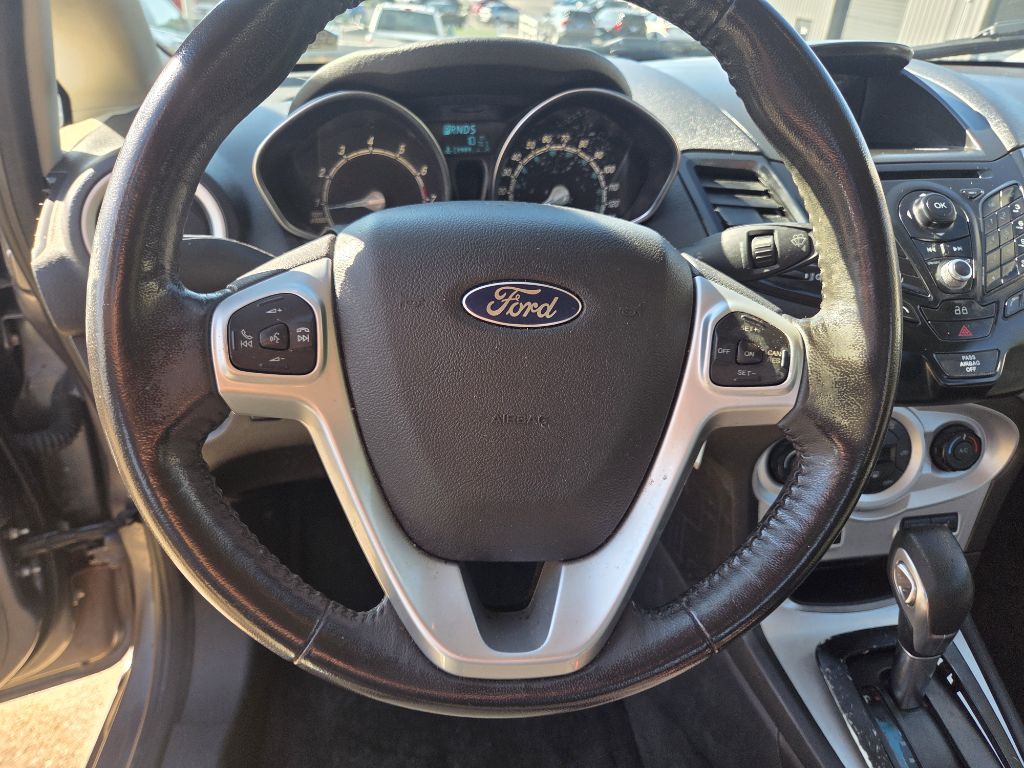 Photo 10 of this FORD FIESTA