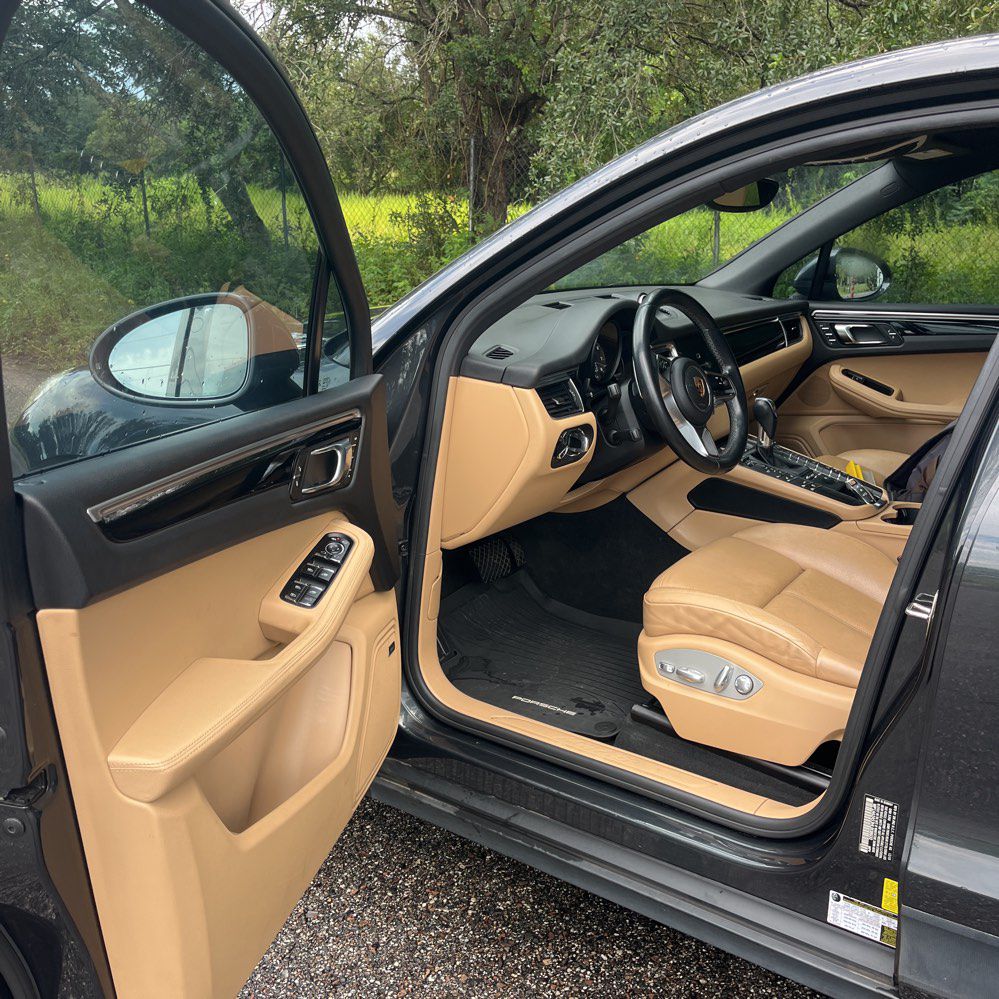 2017 PORSCHE MACAN