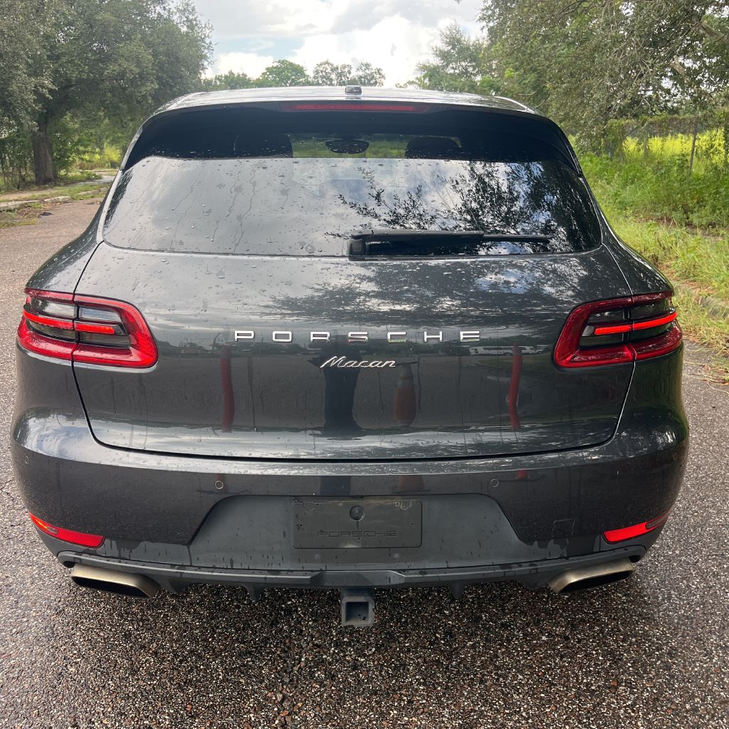 Photo 2 of this PORSCHE MACAN