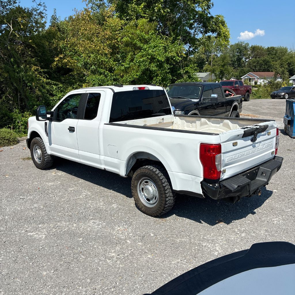Photo 2 of this FORD F350