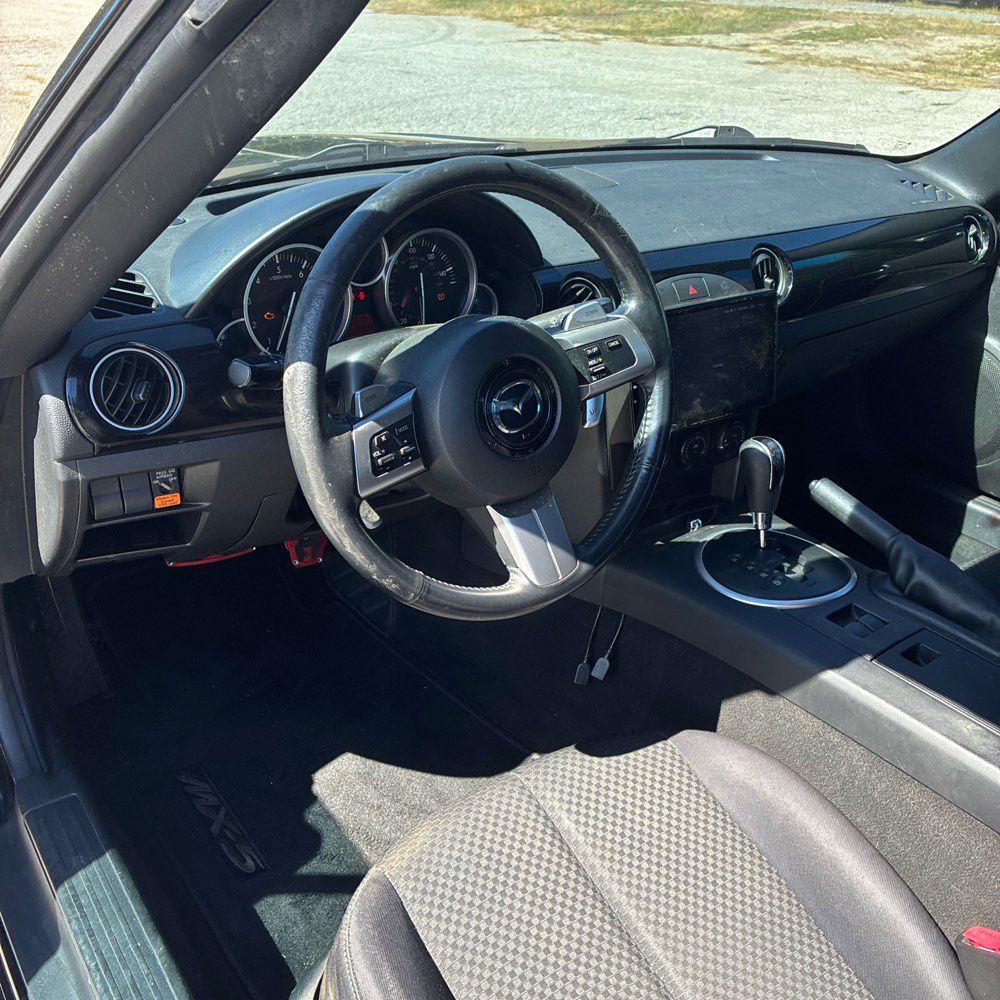 Photo 2 of this MAZDA MX-5 MIATA