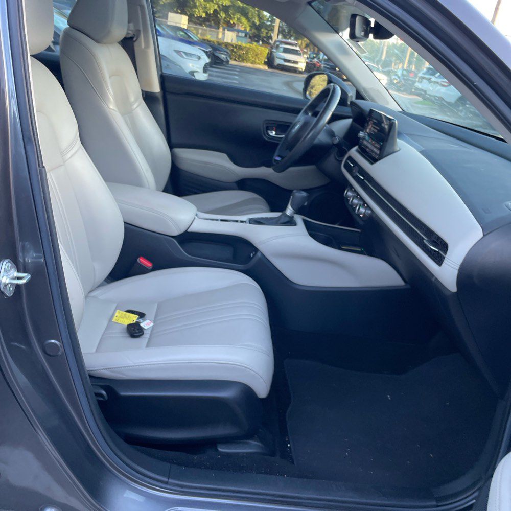 Photo 2 of this HONDA HR-V