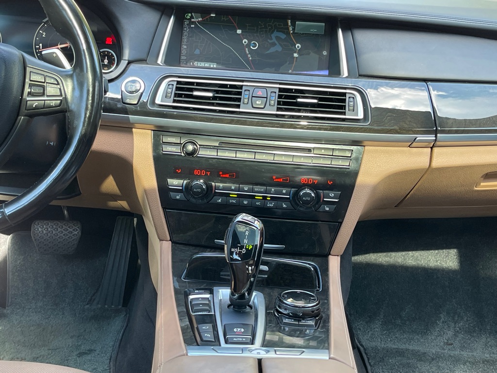 Photo 16 of this BMW 750