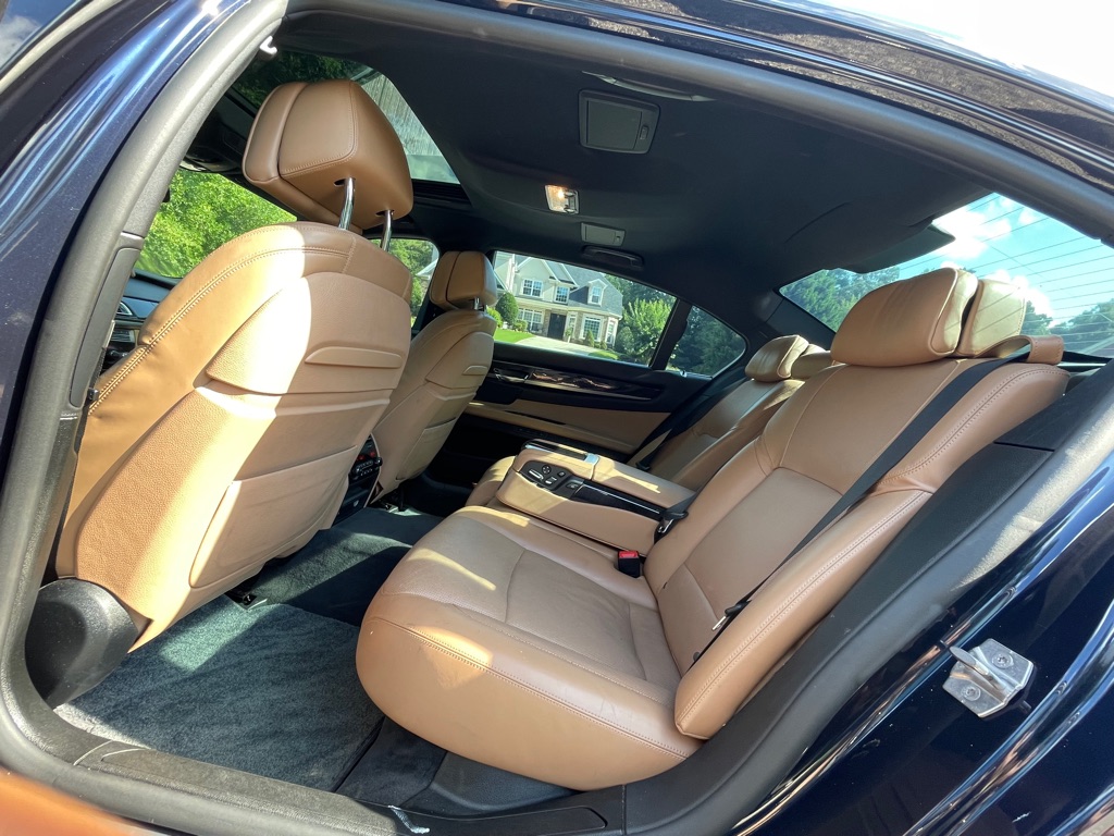 Photo 9 of this BMW 750