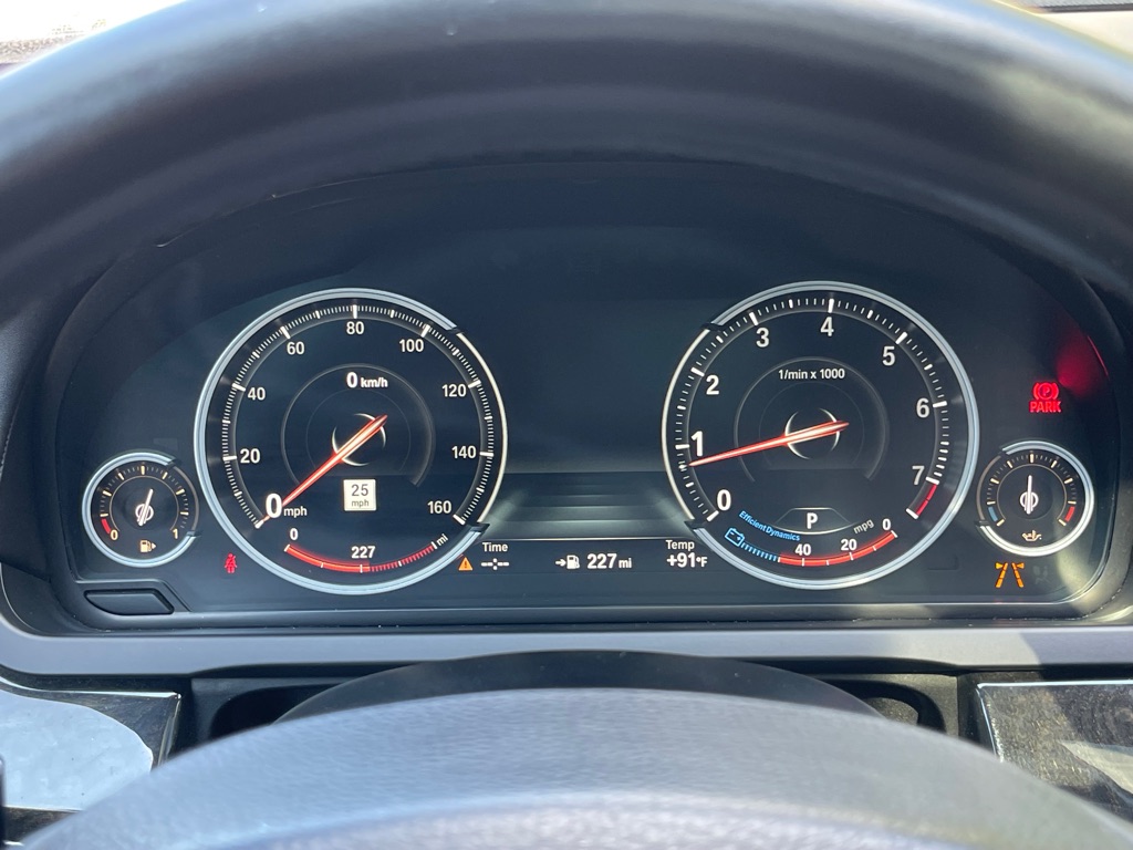 Photo 18 of this BMW 750