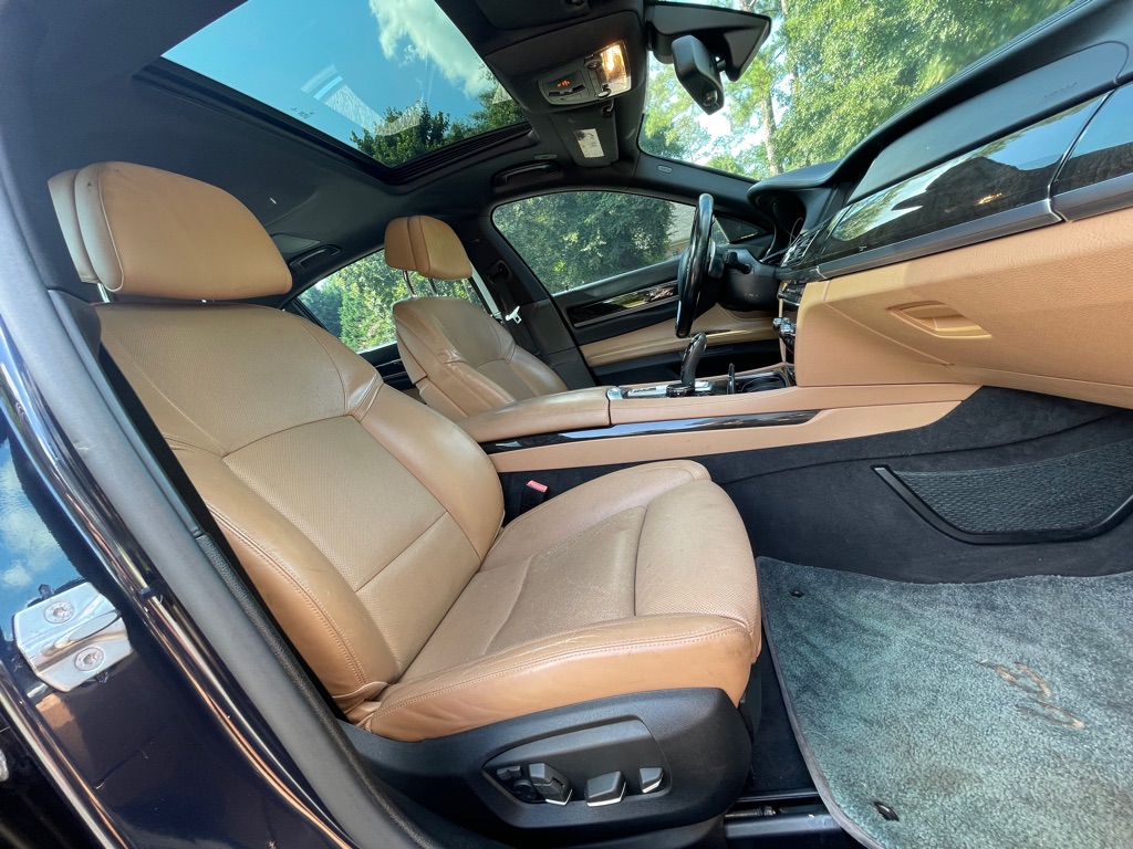 Photo 11 of this BMW 750