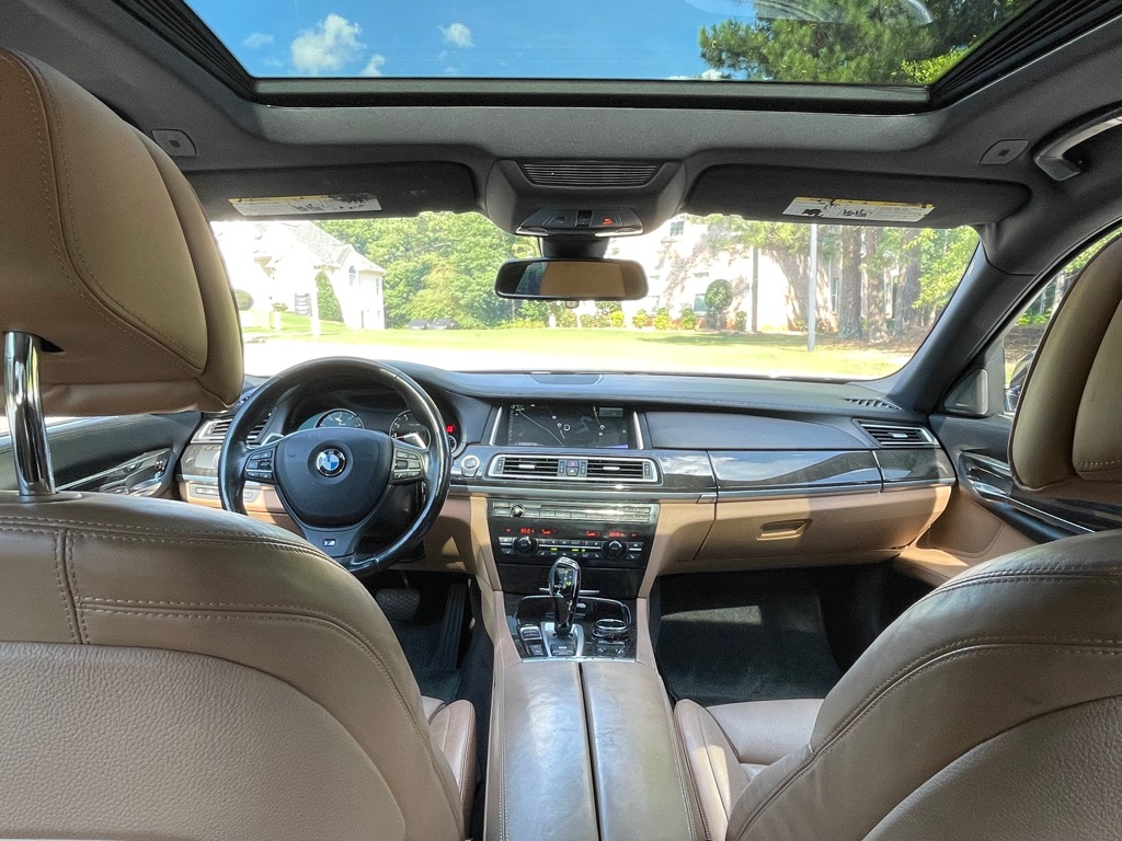Photo 17 of this BMW 750