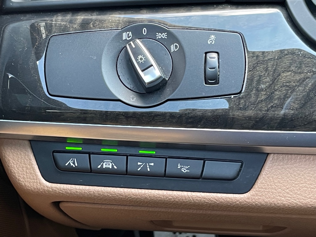 Photo 19 of this BMW 750