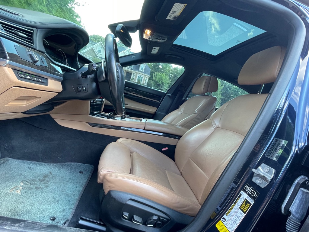 Photo 7 of this BMW 750