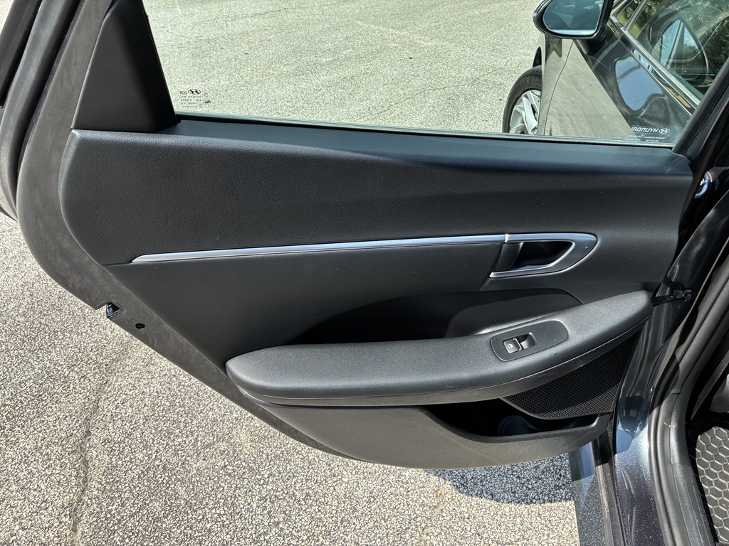 Photo 10 of this HYUNDAI SONATA