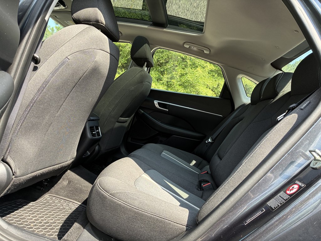 Photo 9 of this HYUNDAI SONATA
