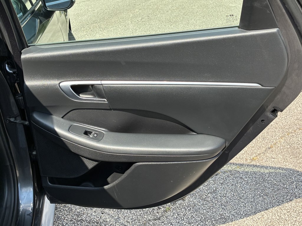 Photo 14 of this HYUNDAI SONATA