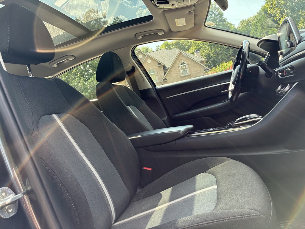 Photo 11 of this HYUNDAI SONATA