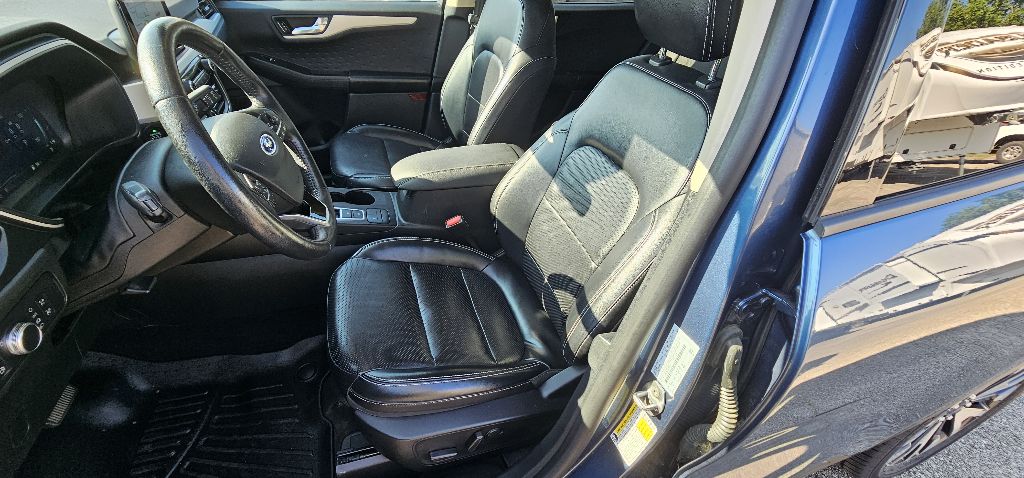 Photo 11 of this FORD ESCAPE