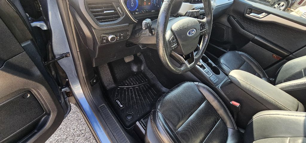 Photo 19 of this FORD ESCAPE