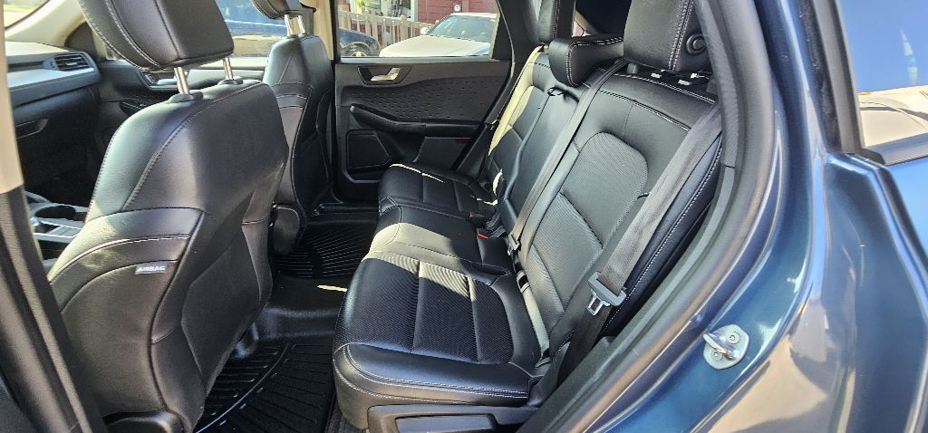 Photo 9 of this FORD ESCAPE