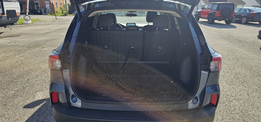 Photo 5 of this FORD ESCAPE