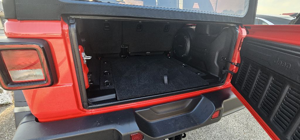 Photo 21 of this JEEP WRANGLER