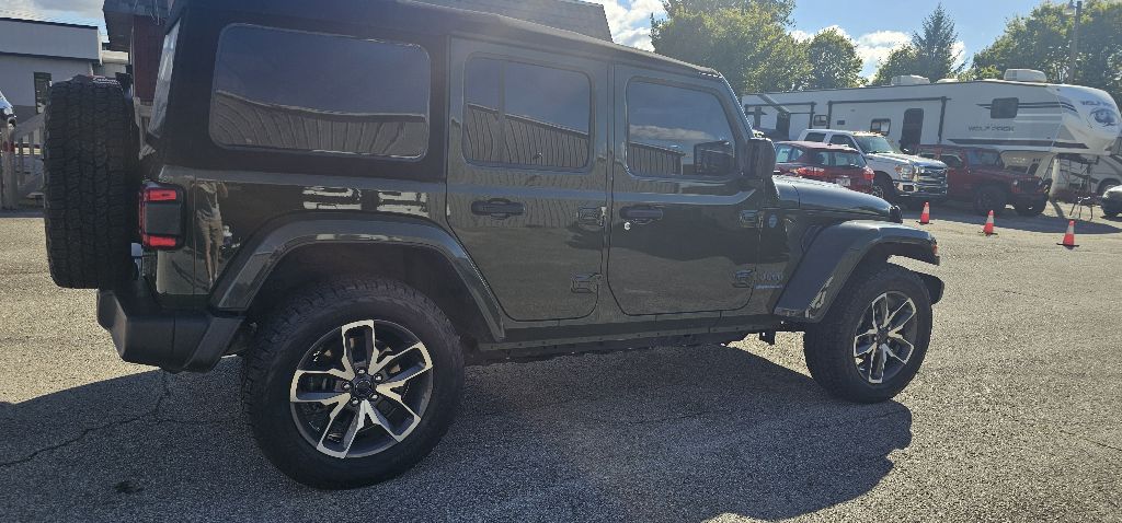 Photo 2 of this JEEP WRANGLER