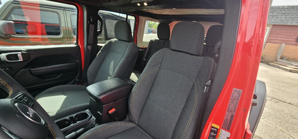 Photo 15 of this JEEP WRANGLER