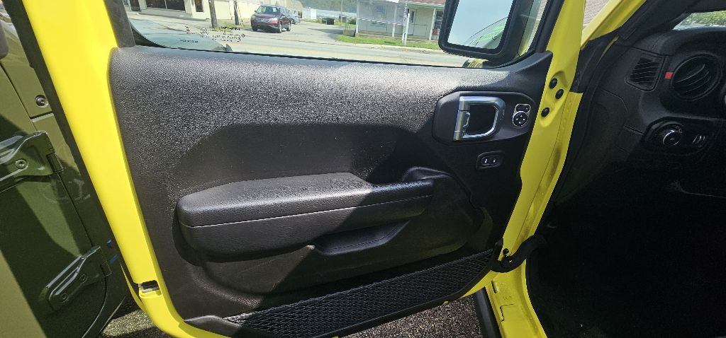 Photo 9 of this JEEP WRANGLER