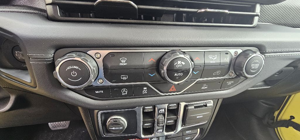 Photo 18 of this JEEP WRANGLER