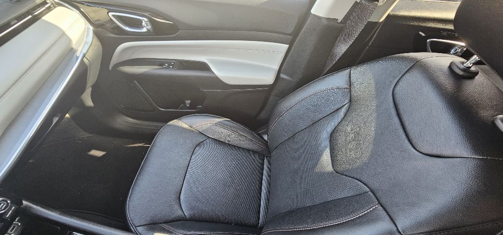 Photo 8 of this JEEP COMPASS