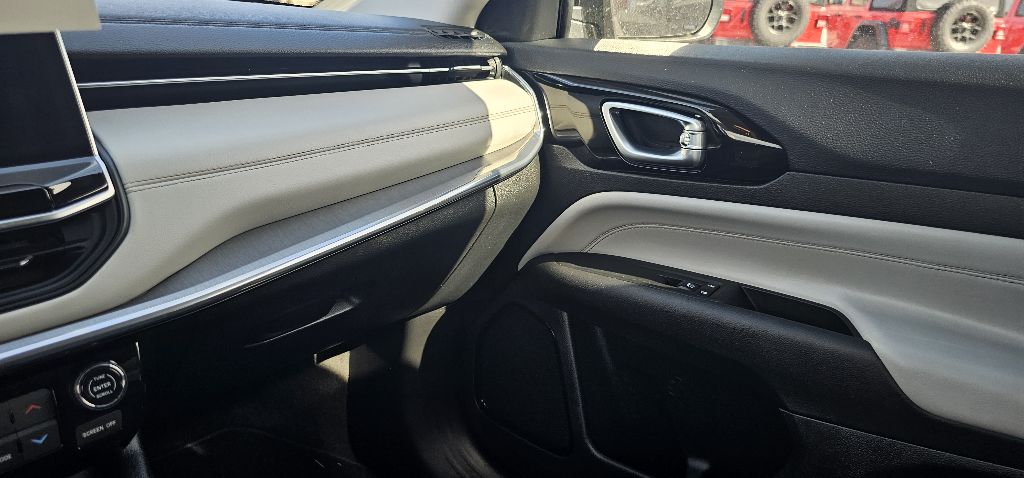 Photo 9 of this JEEP COMPASS