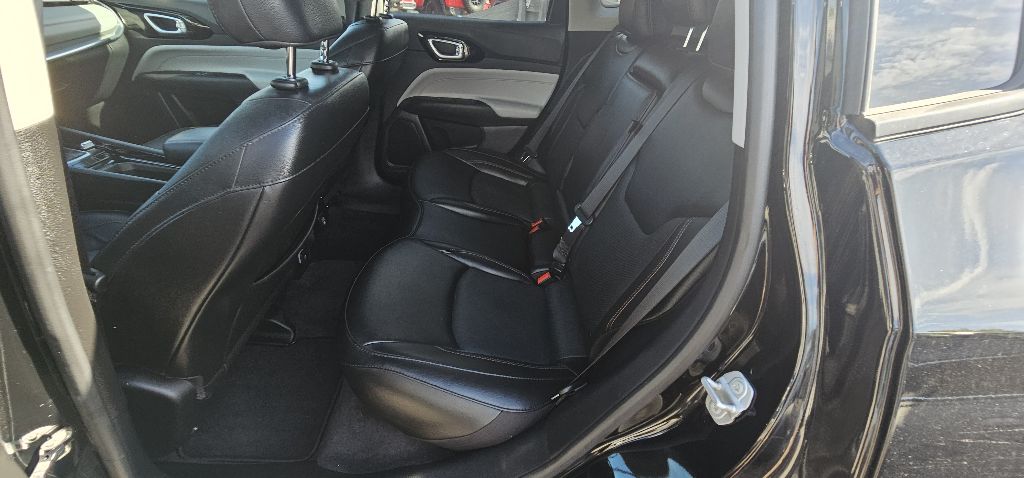 Photo 13 of this JEEP COMPASS