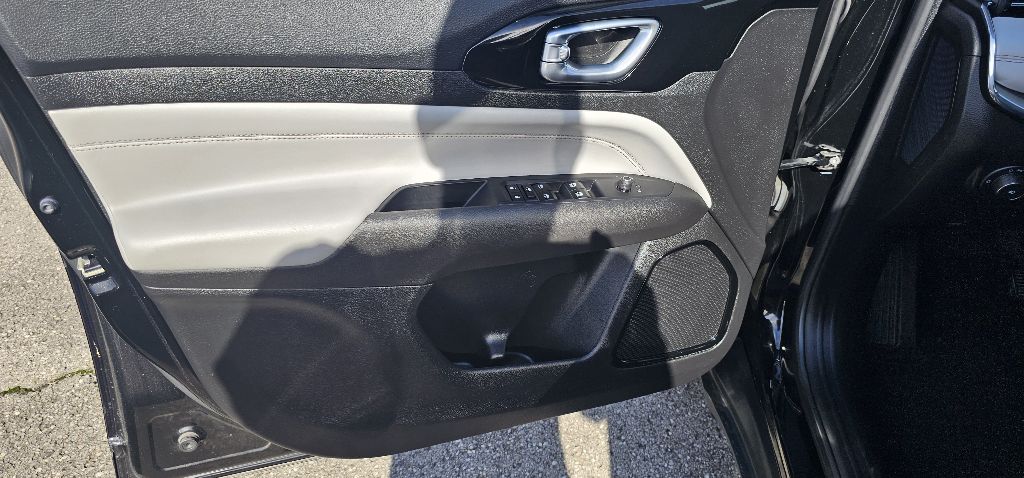 Photo 7 of this JEEP COMPASS