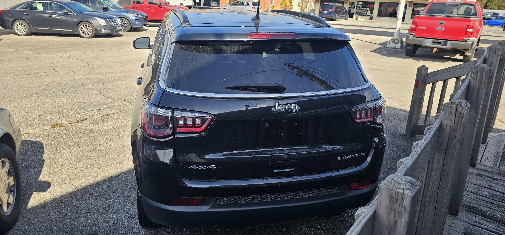 Photo 3 of this JEEP COMPASS
