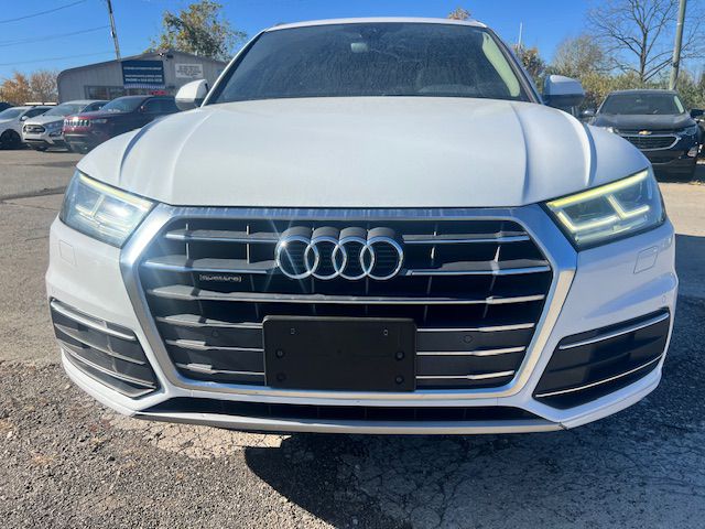 Photo 2 of this AUDI Q5