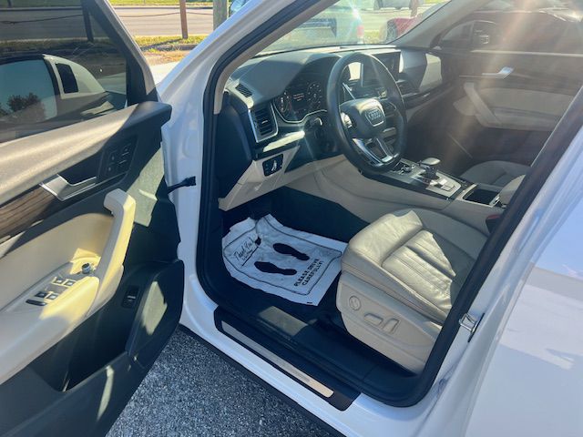 Photo 9 of this AUDI Q5