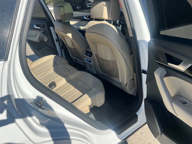 Photo 12 of this AUDI Q5
